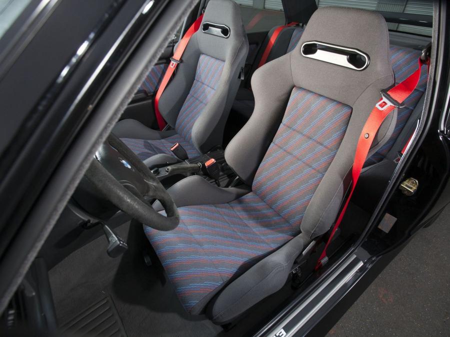 Интерьер BMW M3 Sport Evolution (E30) 1990 года  (фото 53 из 55)